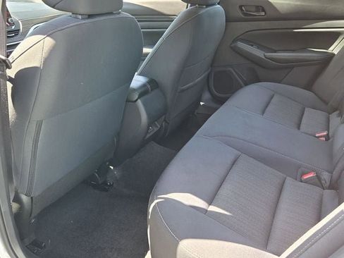 Used 2025 Nissan Altima 2.5 SV image 11