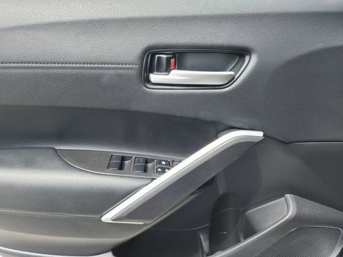 Certified 2025 Toyota Corolla Cross XLE FWD image 21
