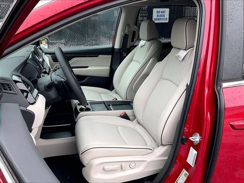 New 2026 Honda Odyssey Touring image 11