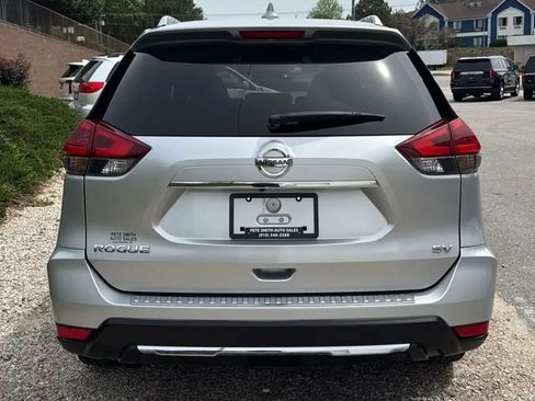 Used 2018 Nissan Rogue SV w/ Sun & Sound Touring Package image 8