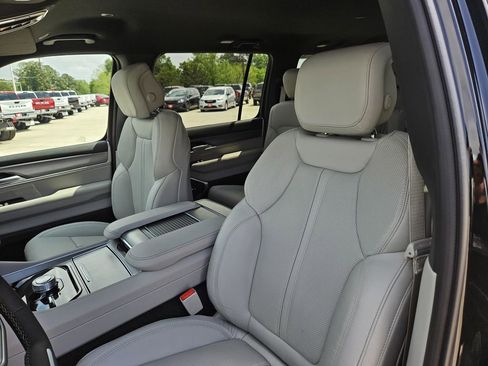 New 2026 Jeep Grand Wagoneer L Limited AWD/4WD image 15