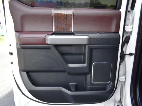 Used 2015 Ford F150 Platinum image 38