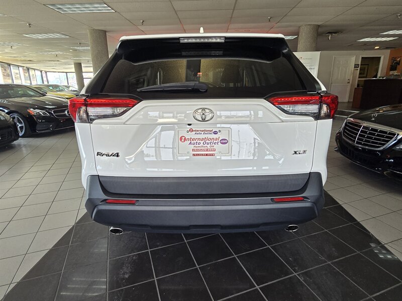 Used 2021 Toyota RAV4 XLE FWD image 5