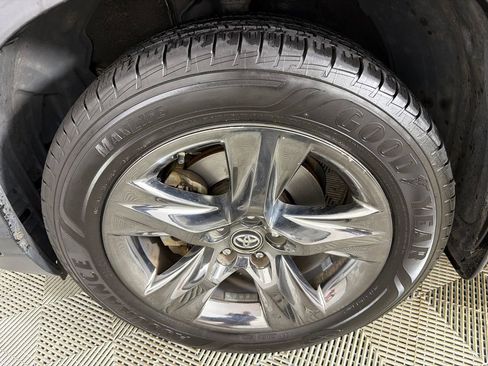 Used 2017 Toyota Highlander Limited Platinum AWD/4WD image 13