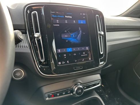 Certified 2025 Volvo XC40 B5 Plus image 20