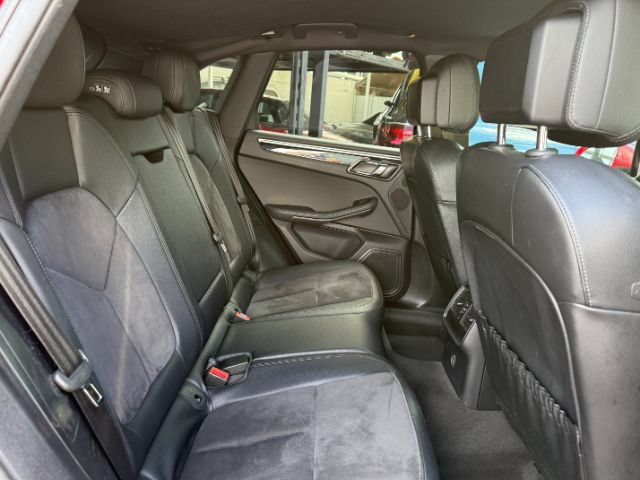 Used 2018 Porsche Macan AWD/4WD image 16