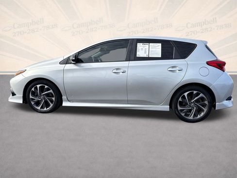 Used 2018 Toyota Corolla iM image 2