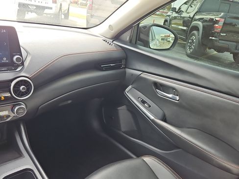 Used 2024 Nissan Sentra SR w/ SR Premium Package image 10