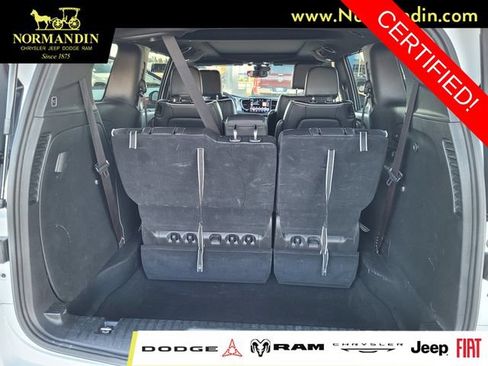 Certified 2025 Chrysler Pacifica Limited FWD image 19