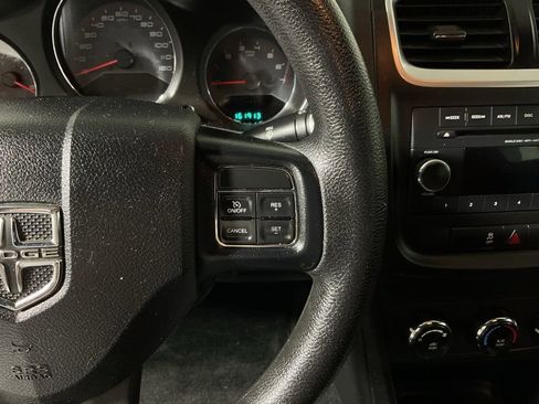 Used 2013 Dodge Avenger SE FWD image 22