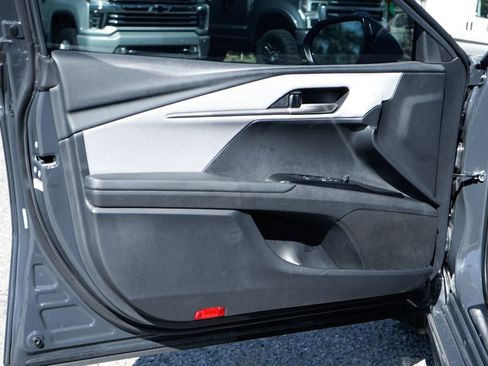 Used 2025 Toyota Camry SE image 15