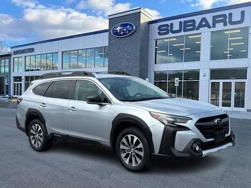 Used 2025 Subaru Outback Limited AWD/4WD image 1