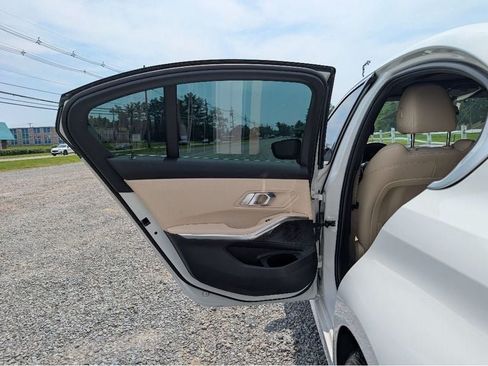 Used 2021 BMW 330i xDrive Sedan w/ Premium Package AWD/4WD image 11