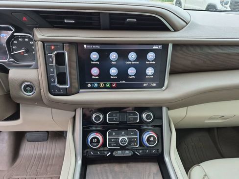Used 2021 GMC Yukon XL Denali w/ Denali Premium Package AWD/4WD image 25