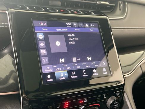 Used 2023 Jeep Grand Cherokee Laredo w/ Luxury Tech Group I image 14