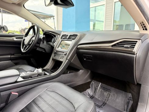 Used 2018 Ford Fusion SE w/ Equipment Group 602A FWD image 22