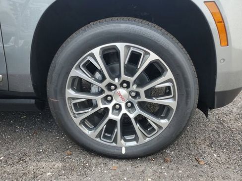 New 2026 GMC Yukon Denali w/ Denali Reserve Package AWD/4WD image 6