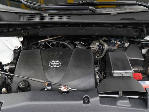 Used 2019 Toyota Highlander XLE AWD/4WD image 34