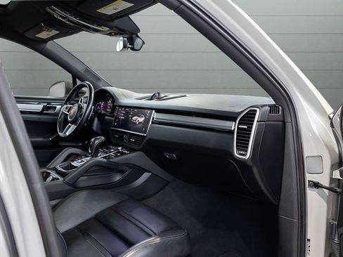 Used 2023 Porsche Cayenne Coupe AWD/4WD image 90
