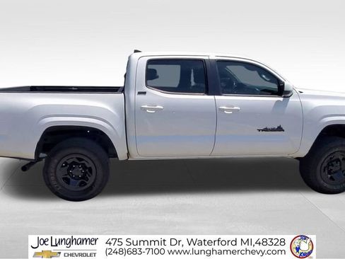 Used 2019 Toyota Tacoma SR5 RWD image 9