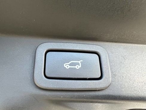 Used 2017 Land Rover Range Rover Sport HSE image 23