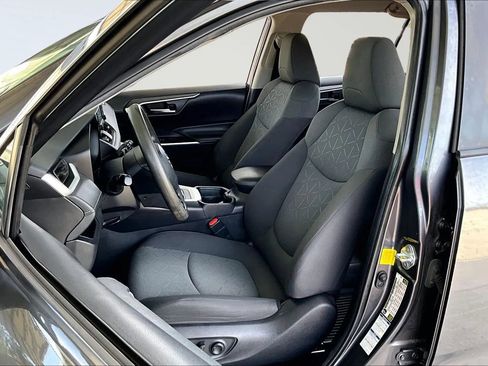 Used 2021 Toyota RAV4 XLE image 16
