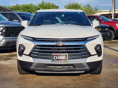 Used 2024 Chevrolet Blazer Premier FWD image 2