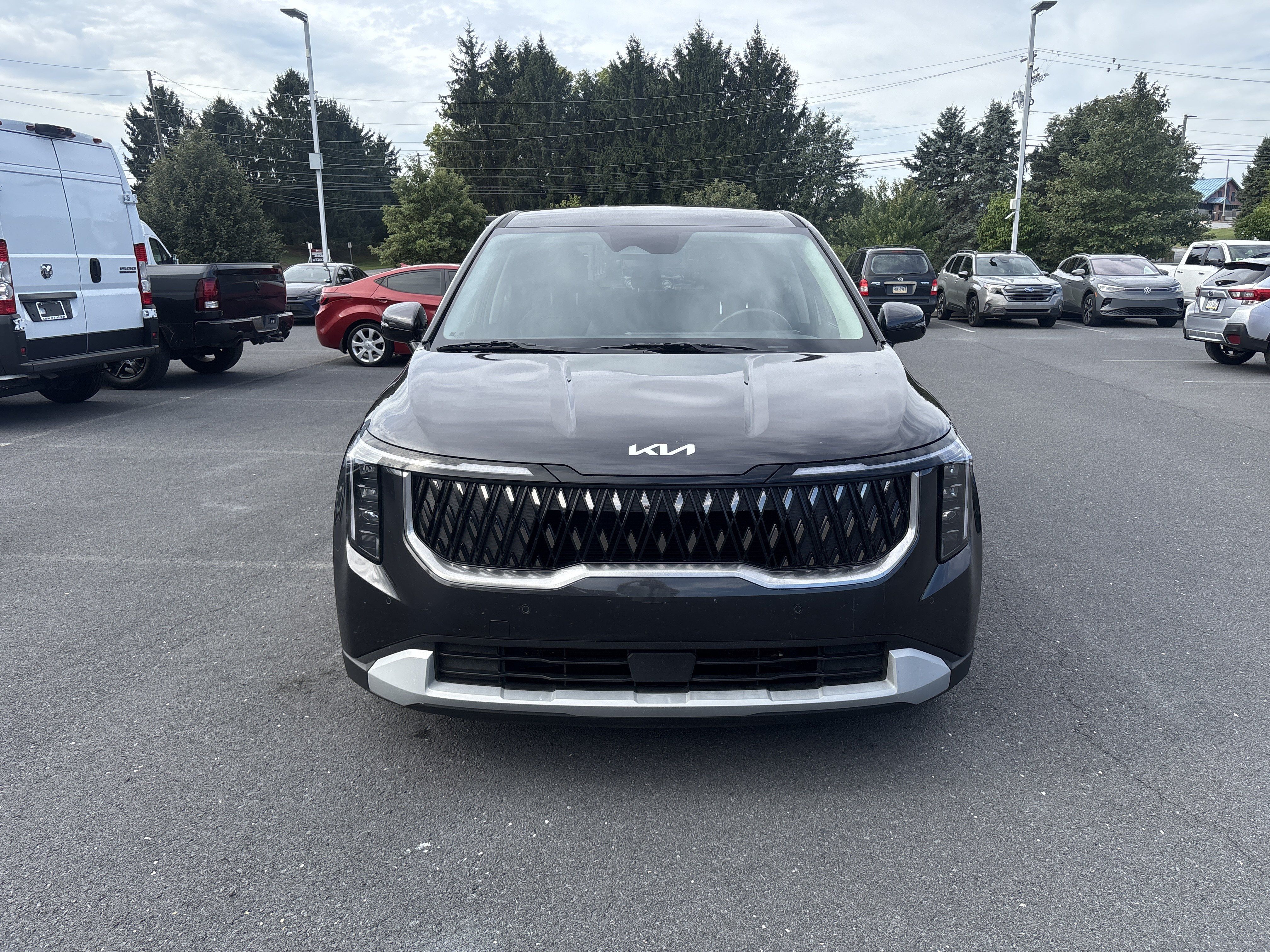 Used 2025 Kia Carnival FWD image 18