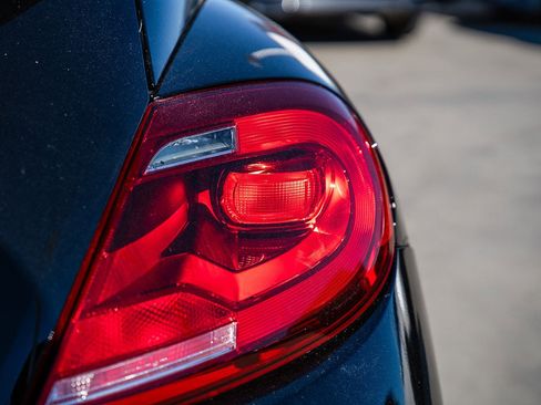 Used 2016 Volkswagen Beetle 1.8T SE image 10