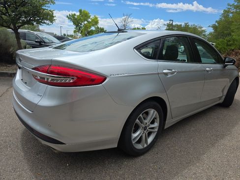 Used 2018 Ford Fusion SE w/ Fusion SE Technology Package FWD image 7