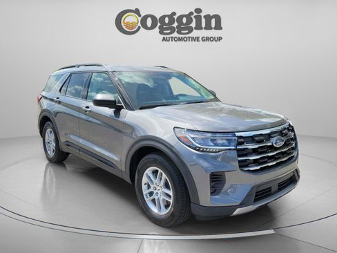 New 2026 Ford Explorer Active RWD image 4