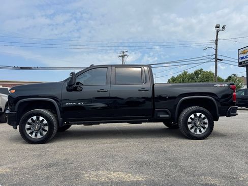 Used 2022 Chevrolet Silverado 2500 Custom w/ Custom Value Package AWD/4WD image 3