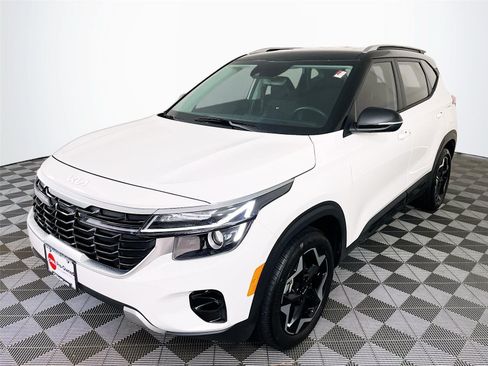 Certified 2025 Kia Seltos S FWD image 3