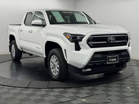 Certified 2026 Toyota Tacoma SR5 AWD/4WD image 8