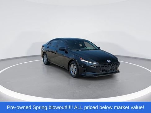 Used 2023 Hyundai Elantra SE FWD image 2
