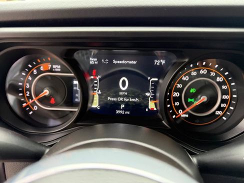 Used 2026 Jeep Wrangler Unlimited Sahara AWD/4WD image 11