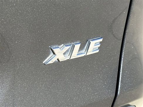 Used 2021 Toyota RAV4 XLE Premium image 14