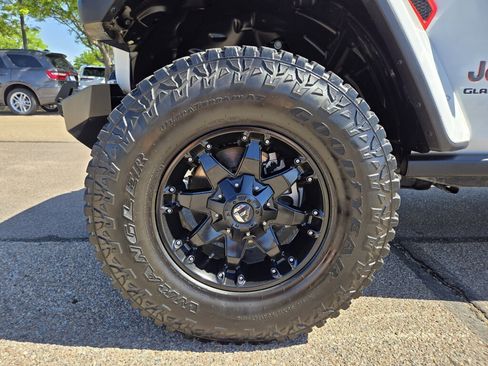 Used 2022 Jeep Gladiator Rubicon w/ LED Lighting Group AWD/4WD image 16