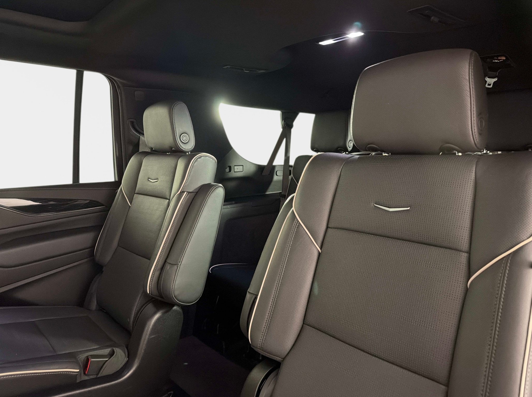 Used 2024 Cadillac Escalade ESV Sport w/ Touring Package AWD/4WD image 31