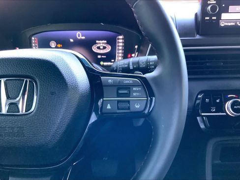 Used 2025 Honda Pilot Black Edition image 25