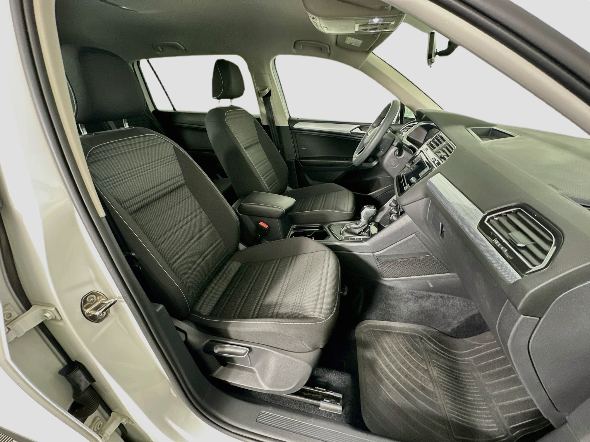 Used 2022 Volkswagen Tiguan S FWD image 31