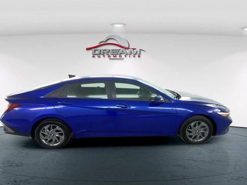 Used 2024 Hyundai Elantra SEL image 15