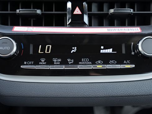 Used 2026 Toyota Corolla SE w/ SE Premium Package FWD image 33