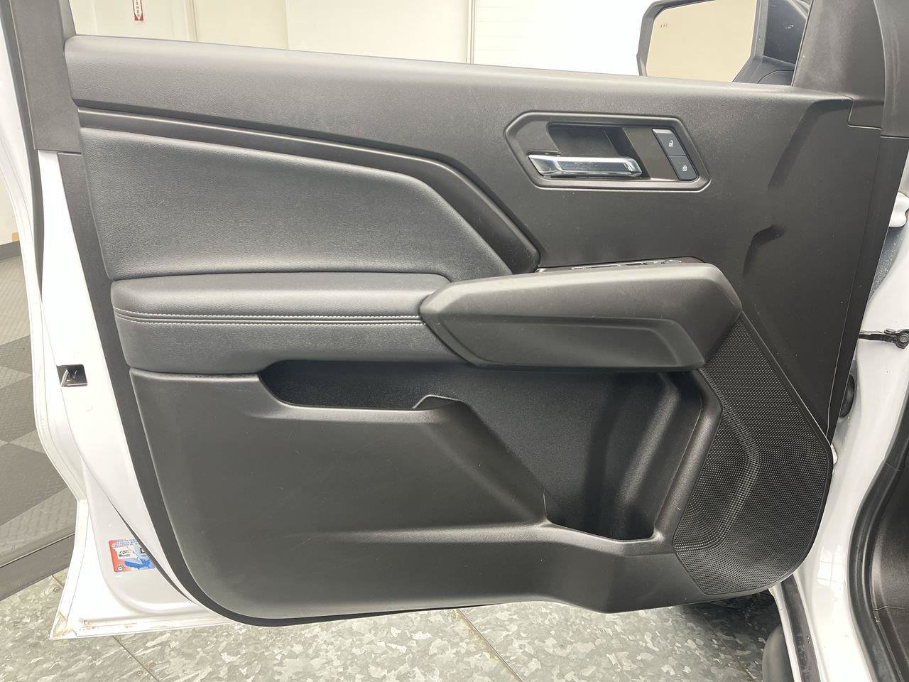 Used 2024 GMC Canyon Elevation w/ Elevation Premium Package AWD/4WD image 11