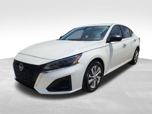 Used 2025 Nissan Altima 2.5 S FWD image 3