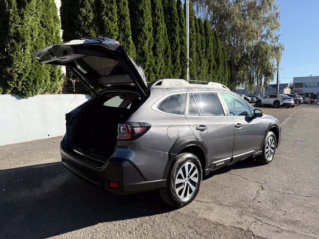 Used 2025 Subaru Outback Premium AWD/4WD image 9