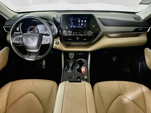 Used 2023 Toyota Highlander XLE FWD image 27