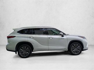Used 2021 Toyota Highlander Platinum AWD/4WD video 4