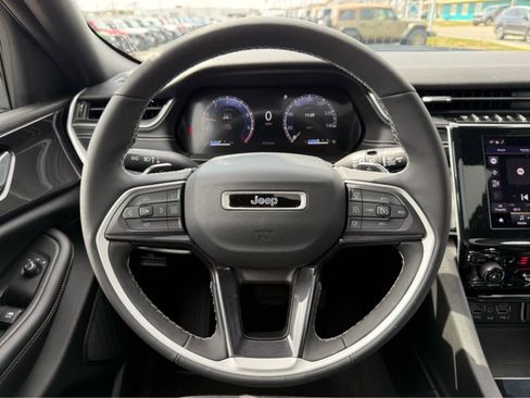 Used 2023 Jeep Grand Cherokee Altitude image 15