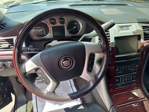 Used 2012 Cadillac Escalade Luxury AWD/4WD image 24